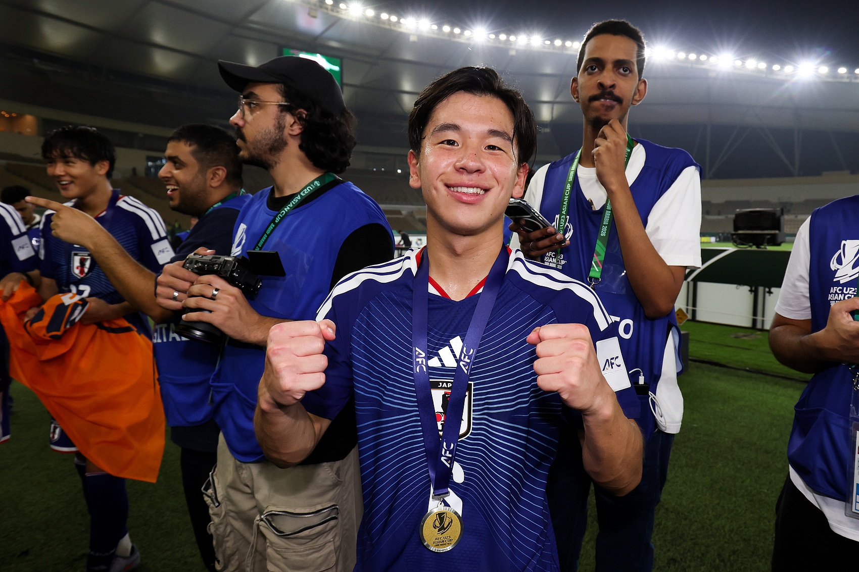 足球报谈中超争冠：蓉城有希望、申花不容乐观、泰山保三争一